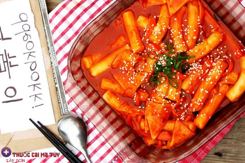 Cách làm Tokbokki ăn liền chuẩn vị Hàn Quốc